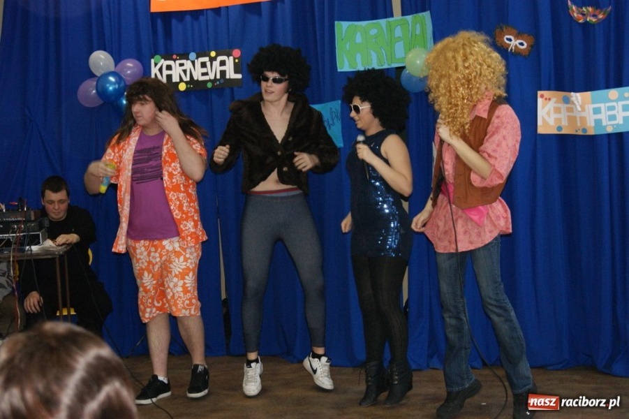 Zdjęcie w galerii na portalu naszraciborz.pl: Międzynarodowy karnawał w ZSZ wiadomości z regionu