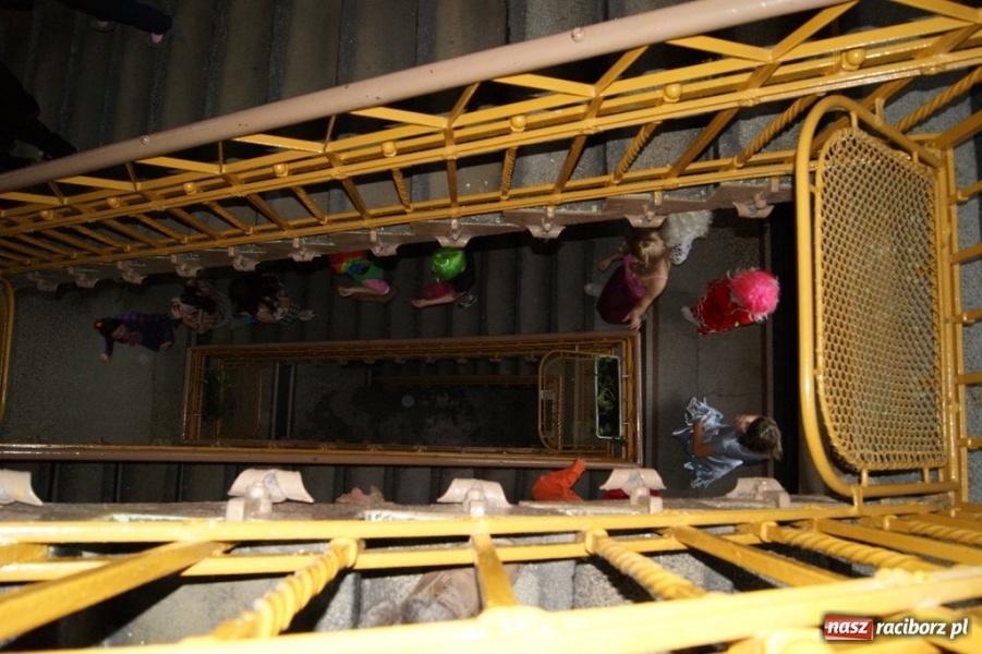 Zdjęcie w galerii na portalu naszraciborz.pl: Międzynarodowy karnawał w ZSZ wiadomości z regionu