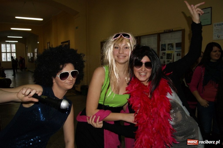 Zdjęcie w galerii na portalu naszraciborz.pl: Międzynarodowy karnawał w ZSZ wiadomości z regionu