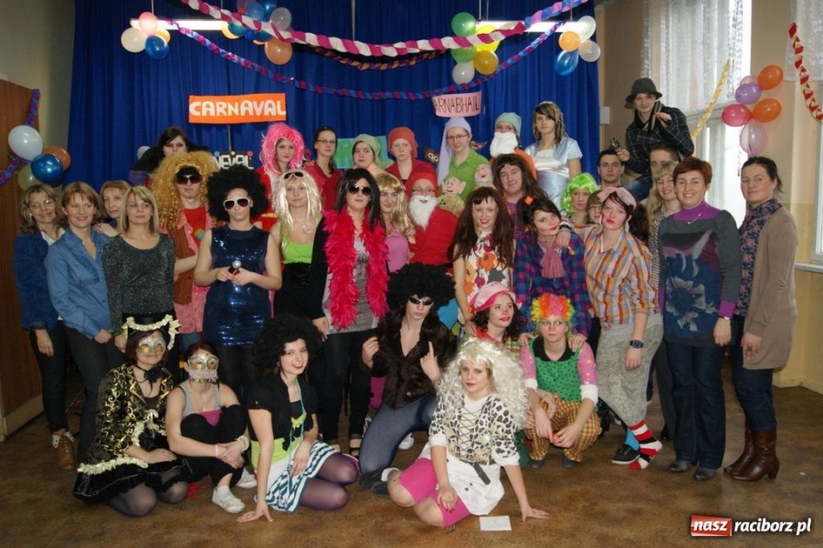 Zdjęcie w galerii na portalu naszraciborz.pl: Międzynarodowy karnawał w ZSZ wiadomości z regionu