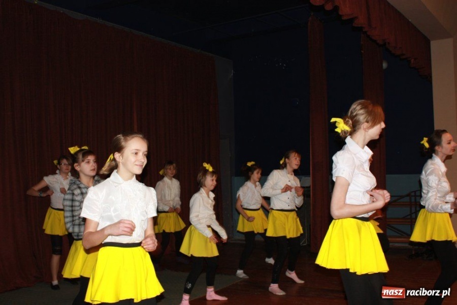 Zdjęcie w galerii na portalu naszraciborz.pl: Pokazy tańca i karaoke w Krzanowicach wiadomości z regionu