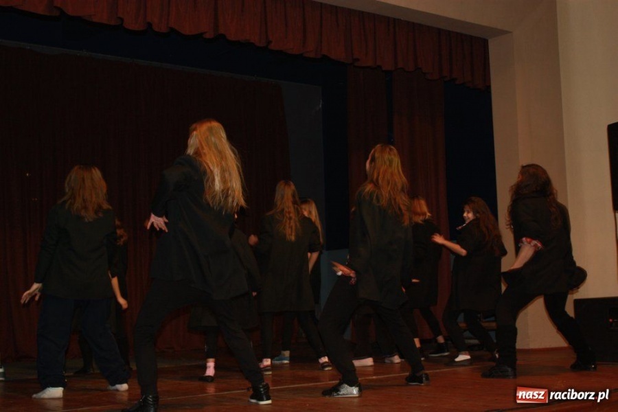 Zdjęcie w galerii na portalu naszraciborz.pl: Pokazy tańca i karaoke w Krzanowicach wiadomości z regionu