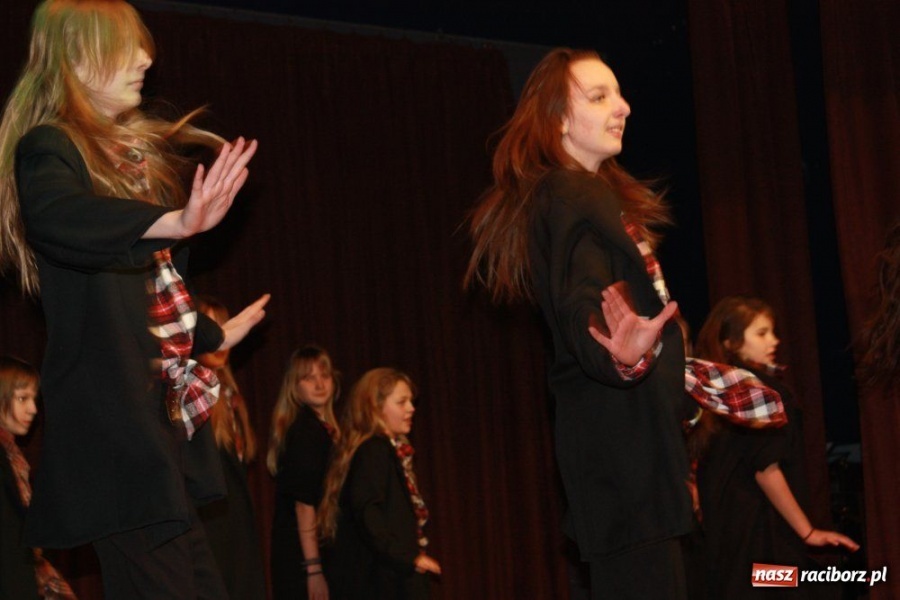 Zdjęcie w galerii na portalu naszraciborz.pl: Pokazy tańca i karaoke w Krzanowicach wiadomości z regionu