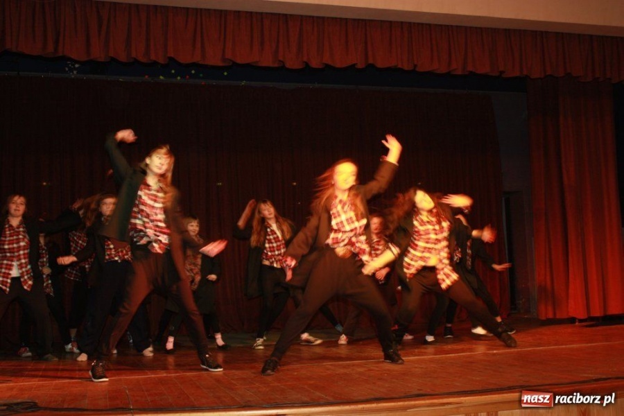 Zdjęcie w galerii na portalu naszraciborz.pl: Pokazy tańca i karaoke w Krzanowicach wiadomości z regionu