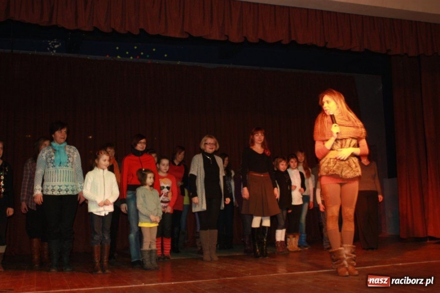 Zdjęcie w galerii na portalu naszraciborz.pl: Pokazy tańca i karaoke w Krzanowicach wiadomości z regionu