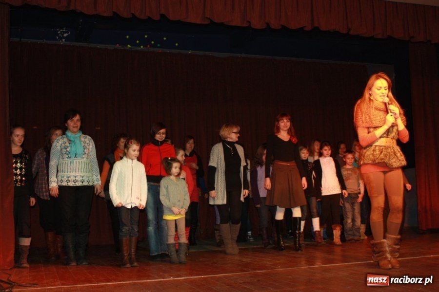 Zdjęcie w galerii na portalu naszraciborz.pl: Pokazy tańca i karaoke w Krzanowicach wiadomości z regionu