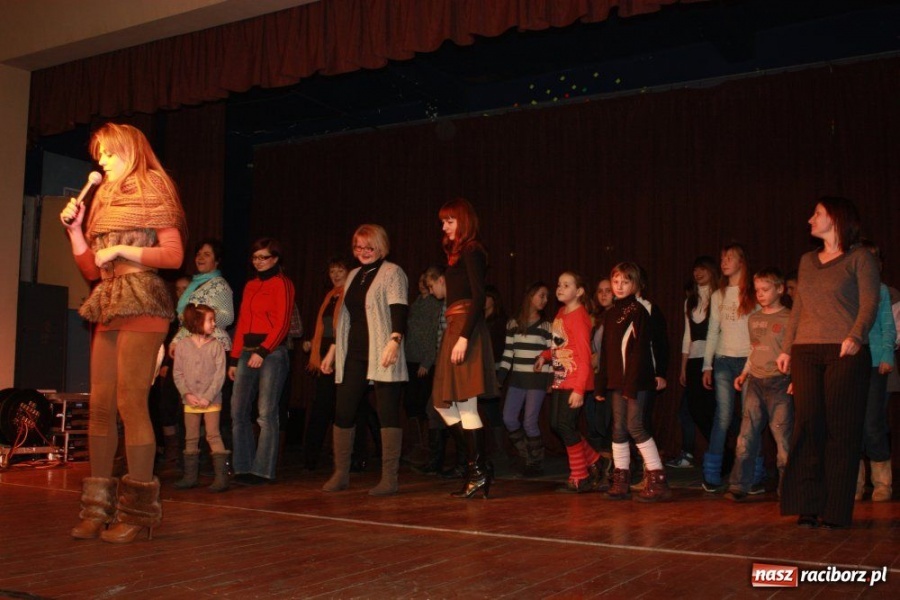 Zdjęcie w galerii na portalu naszraciborz.pl: Pokazy tańca i karaoke w Krzanowicach wiadomości z regionu