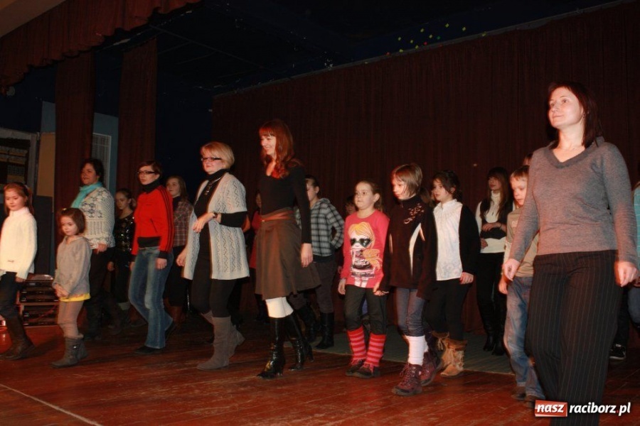 Zdjęcie w galerii na portalu naszraciborz.pl: Pokazy tańca i karaoke w Krzanowicach wiadomości z regionu