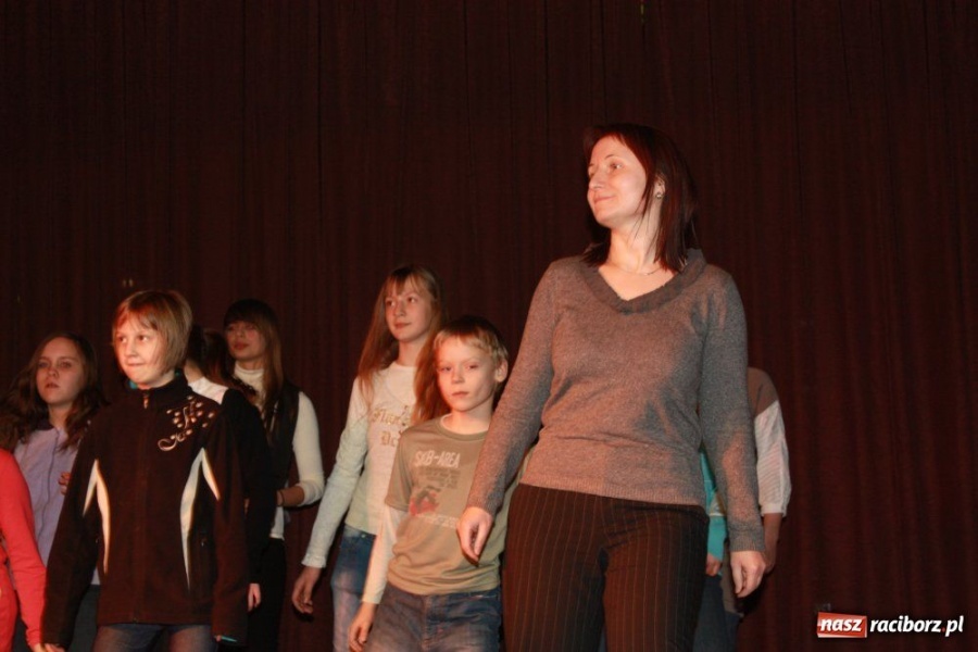 Zdjęcie w galerii na portalu naszraciborz.pl: Pokazy tańca i karaoke w Krzanowicach wiadomości z regionu