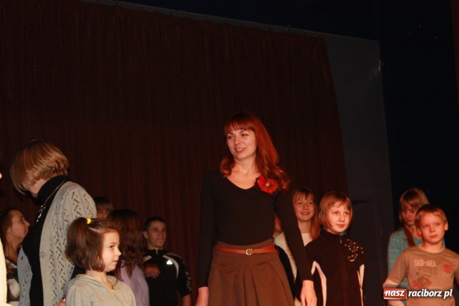 Zdjęcie w galerii na portalu naszraciborz.pl: Pokazy tańca i karaoke w Krzanowicach wiadomości z regionu