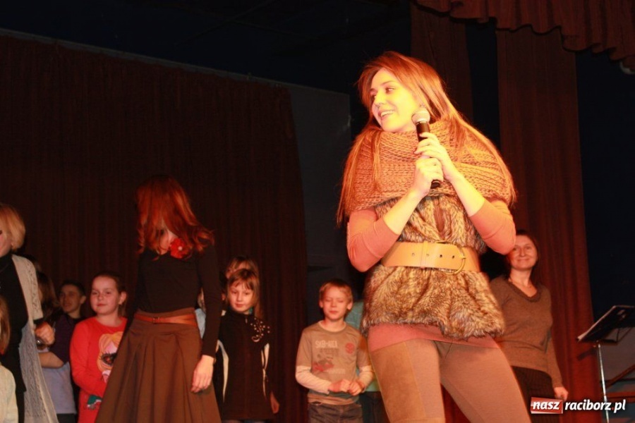 Zdjęcie w galerii na portalu naszraciborz.pl: Pokazy tańca i karaoke w Krzanowicach wiadomości z regionu