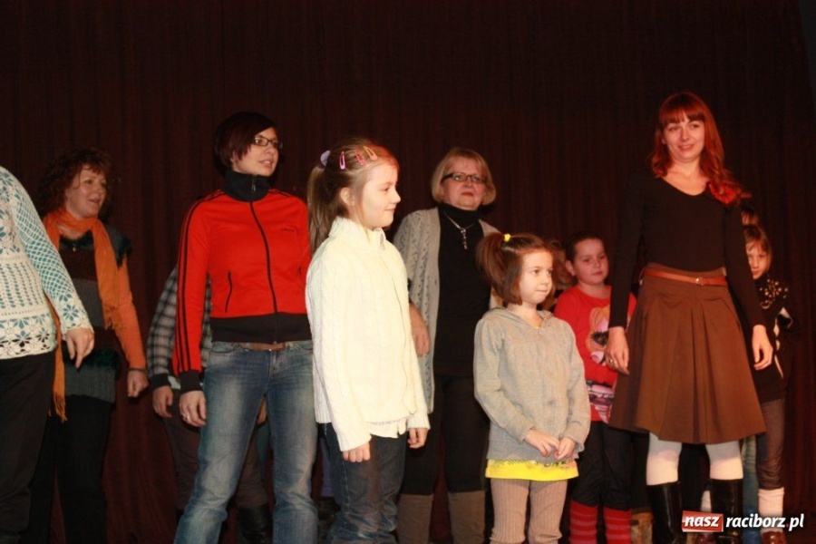 Zdjęcie w galerii na portalu naszraciborz.pl: Pokazy tańca i karaoke w Krzanowicach wiadomości z regionu