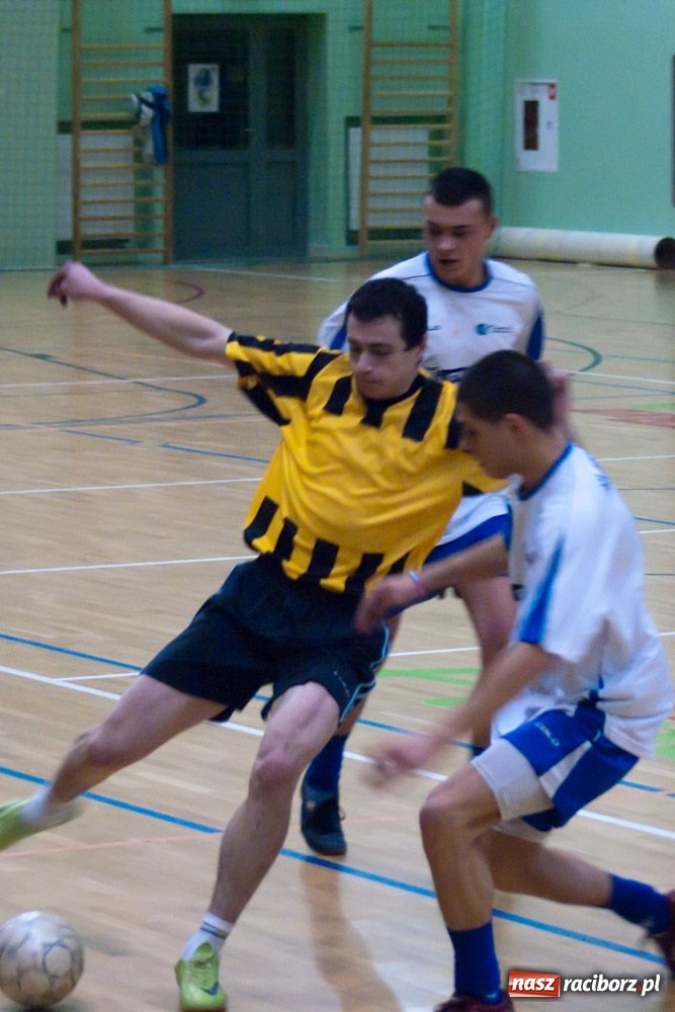 Zdjęcie w galerii na portalu naszraciborz.pl: Grad goli w meczu Galaktikos wiadomości z regionu