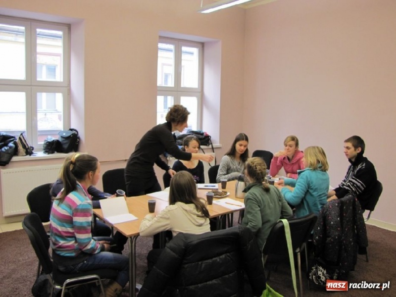 Zdjęcie w galerii na portalu naszraciborz.pl: Dzieci poznają dziennikarstwo od kuchni wiadomości z regionu