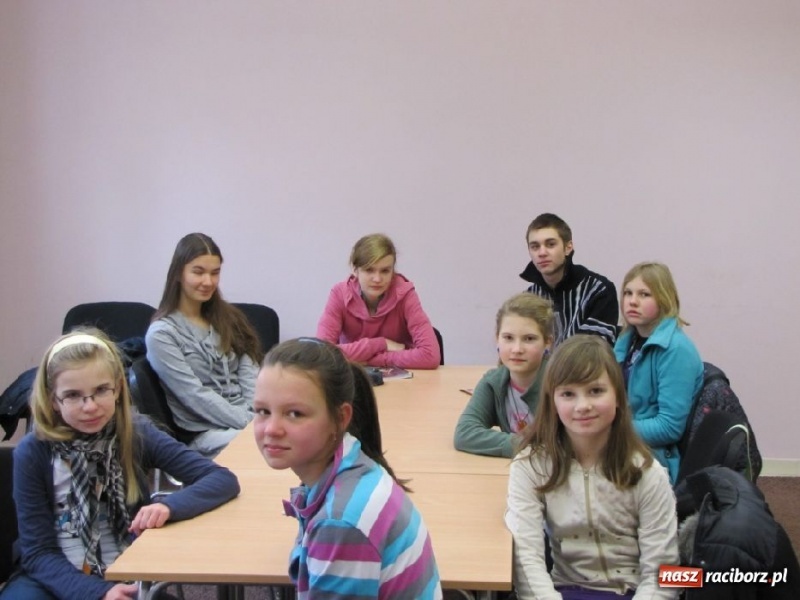 Zdjęcie w galerii na portalu naszraciborz.pl: Dzieci poznają dziennikarstwo od kuchni wiadomości z regionu