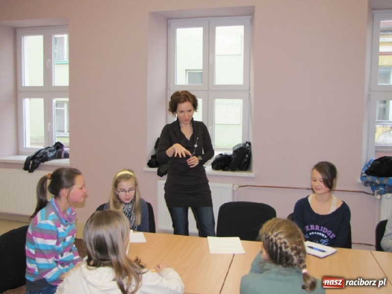 Zdjęcie w galerii na portalu naszraciborz.pl: Dzieci poznają dziennikarstwo od kuchni wiadomości z regionu