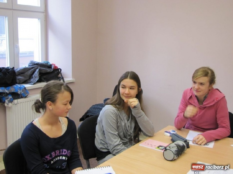 Zdjęcie w galerii na portalu naszraciborz.pl: Dzieci poznają dziennikarstwo od kuchni wiadomości z regionu