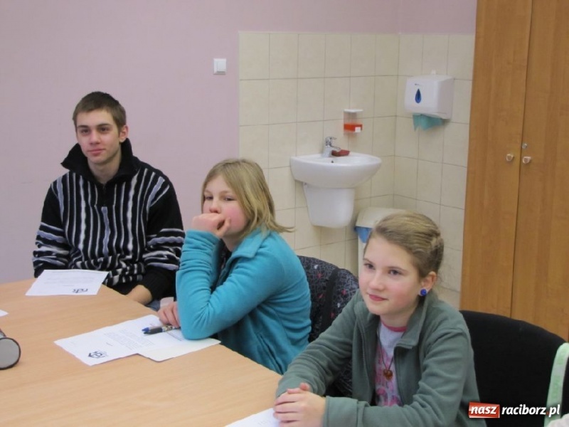 Zdjęcie w galerii na portalu naszraciborz.pl: Dzieci poznają dziennikarstwo od kuchni wiadomości z regionu