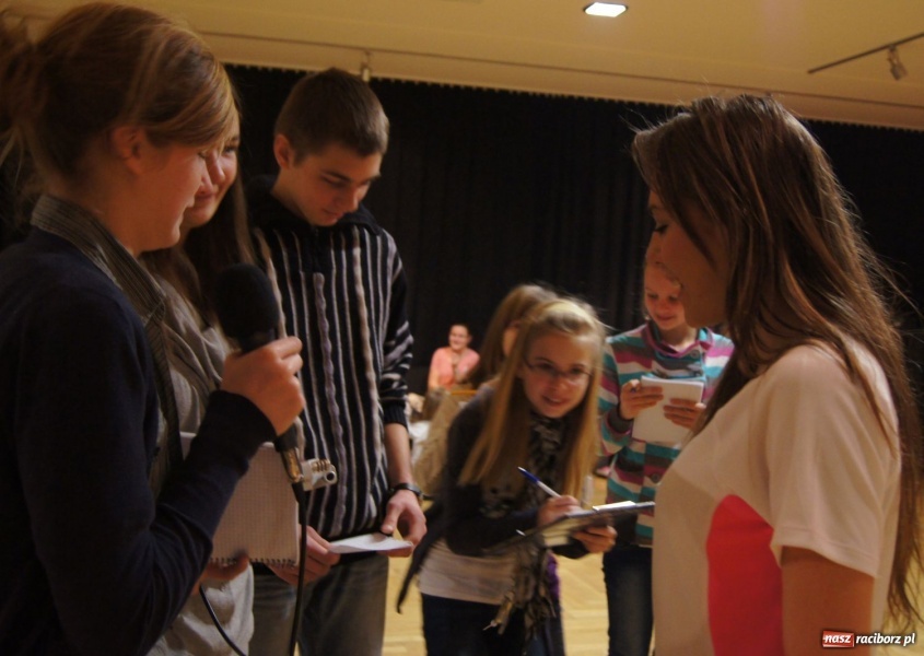 Zdjęcie w galerii na portalu naszraciborz.pl: Tańczą z Manuelą w RCK-u wiadomości z regionu