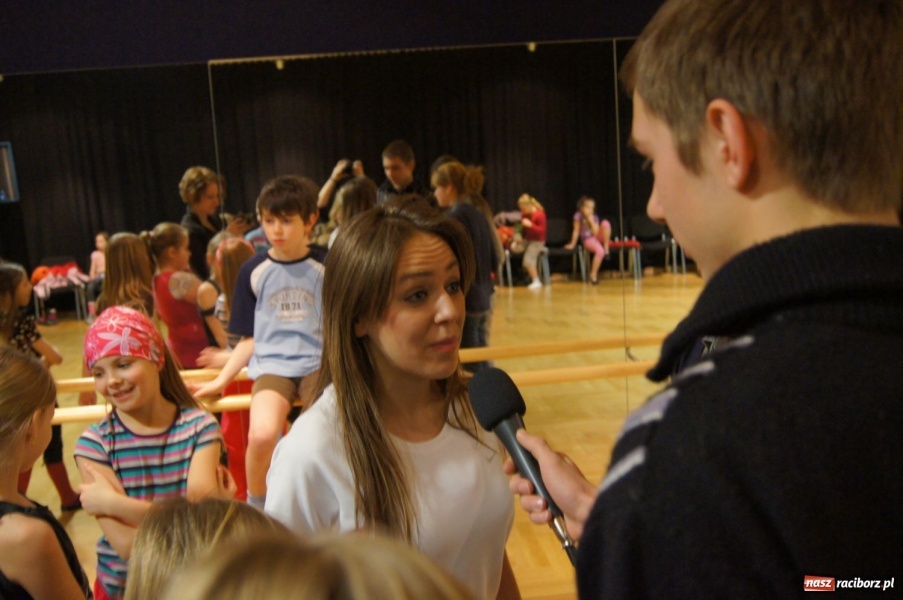 Zdjęcie w galerii na portalu naszraciborz.pl: Tańczą z Manuelą w RCK-u wiadomości z regionu