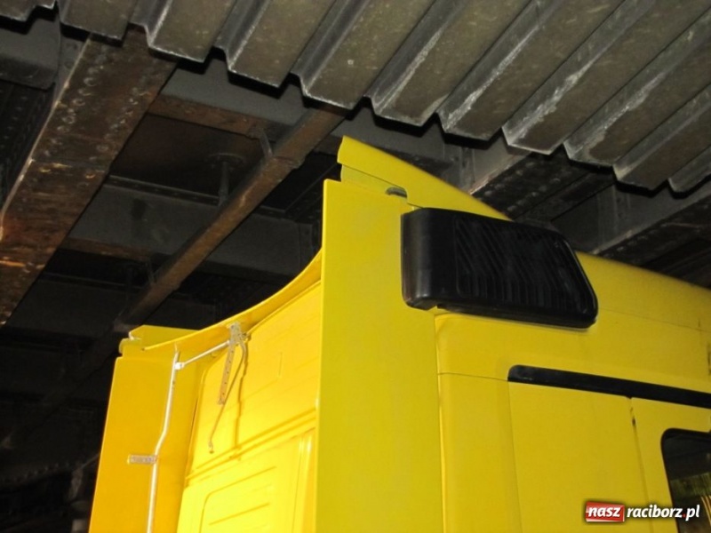 Zdjęcie w galerii na portalu naszraciborz.pl: Tir utknął pod wiaduktem wiadomości z regionu