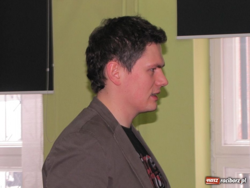 Zdjęcie w galerii na portalu naszraciborz.pl: Trener ekipy Haliny Młynkowej w MDK wiadomości z regionu