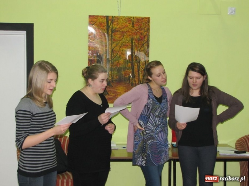 Zdjęcie w galerii na portalu naszraciborz.pl: Trener ekipy Haliny Młynkowej w MDK wiadomości z regionu