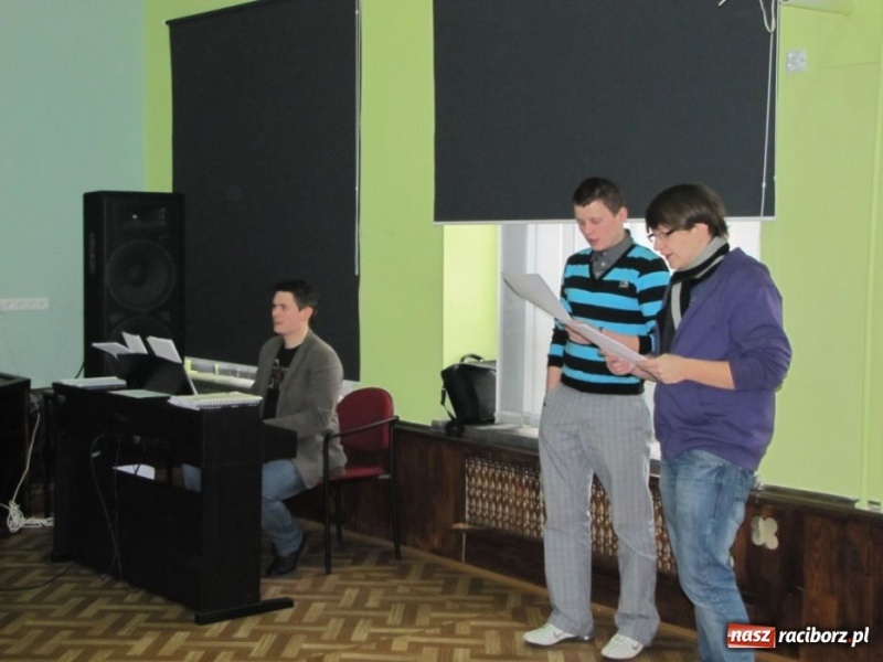 Zdjęcie w galerii na portalu naszraciborz.pl: Trener ekipy Haliny Młynkowej w MDK wiadomości z regionu