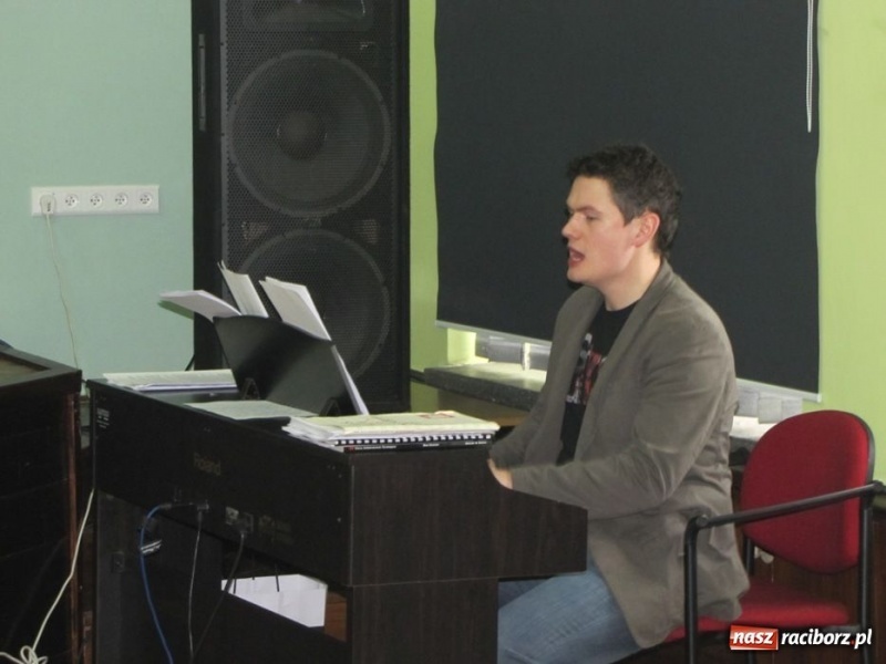 Zdjęcie w galerii na portalu naszraciborz.pl: Trener ekipy Haliny Młynkowej w MDK wiadomości z regionu