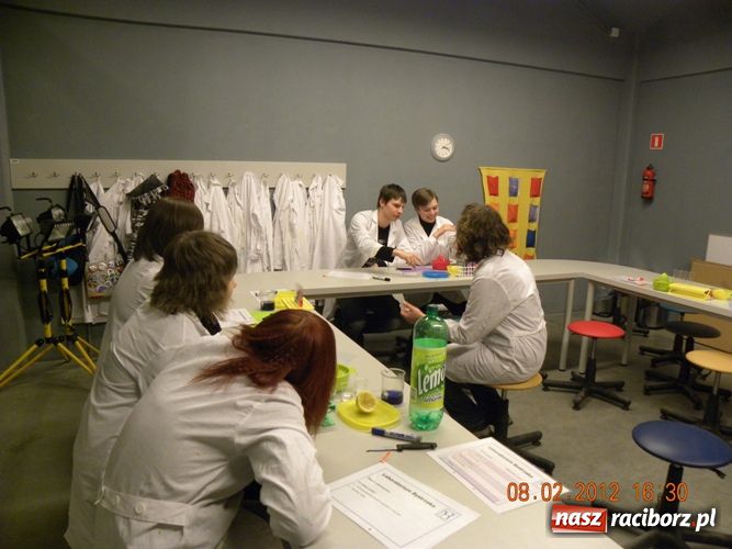 Zdjęcie w galerii na portalu naszraciborz.pl: Zwiedzili Mediatekę i Humanitarium wiadomości z regionu