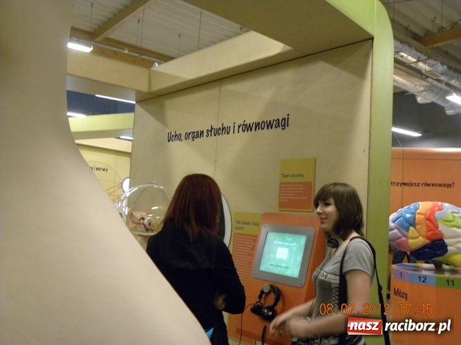 Zdjęcie w galerii na portalu naszraciborz.pl: Zwiedzili Mediatekę i Humanitarium wiadomości z regionu