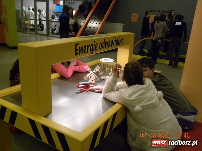 Zdjęcie w galerii na portalu naszraciborz.pl: Zwiedzili Mediatekę i Humanitarium wiadomości z regionu