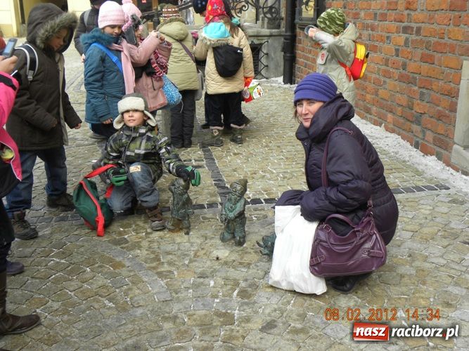 Zdjęcie w galerii na portalu naszraciborz.pl: Zwiedzili Mediatekę i Humanitarium wiadomości z regionu