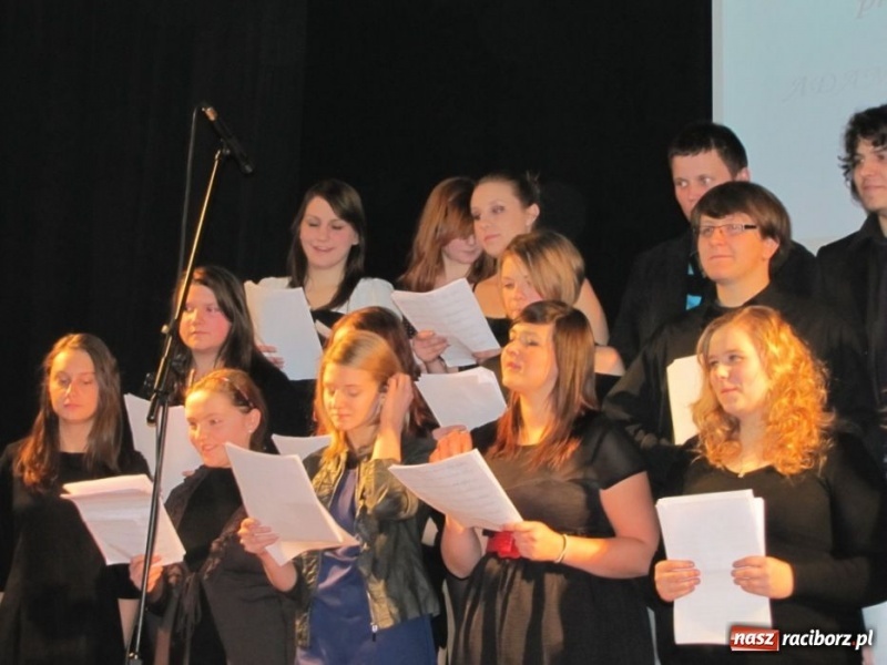 Zdjęcie w galerii na portalu naszraciborz.pl: Wielki finał wokalny w MDK wiadomości z regionu