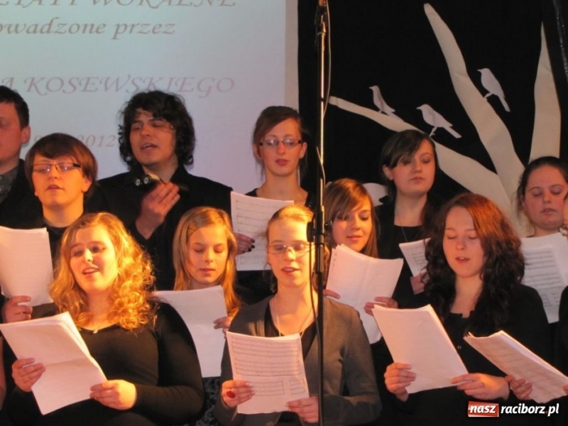 Zdjęcie w galerii na portalu naszraciborz.pl: Wielki finał wokalny w MDK wiadomości z regionu