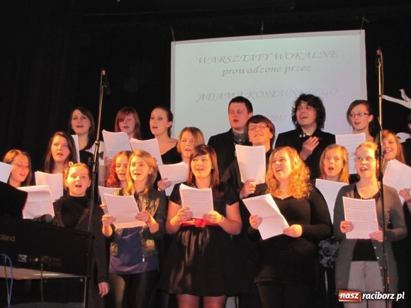 Zdjęcie w galerii na portalu naszraciborz.pl: Wielki finał wokalny w MDK wiadomości z regionu