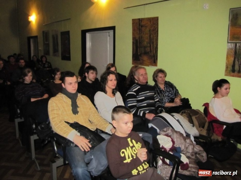 Zdjęcie w galerii na portalu naszraciborz.pl: Wielki finał wokalny w MDK wiadomości z regionu