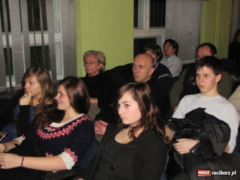 Zdjęcie w galerii na portalu naszraciborz.pl: Wielki finał wokalny w MDK wiadomości z regionu