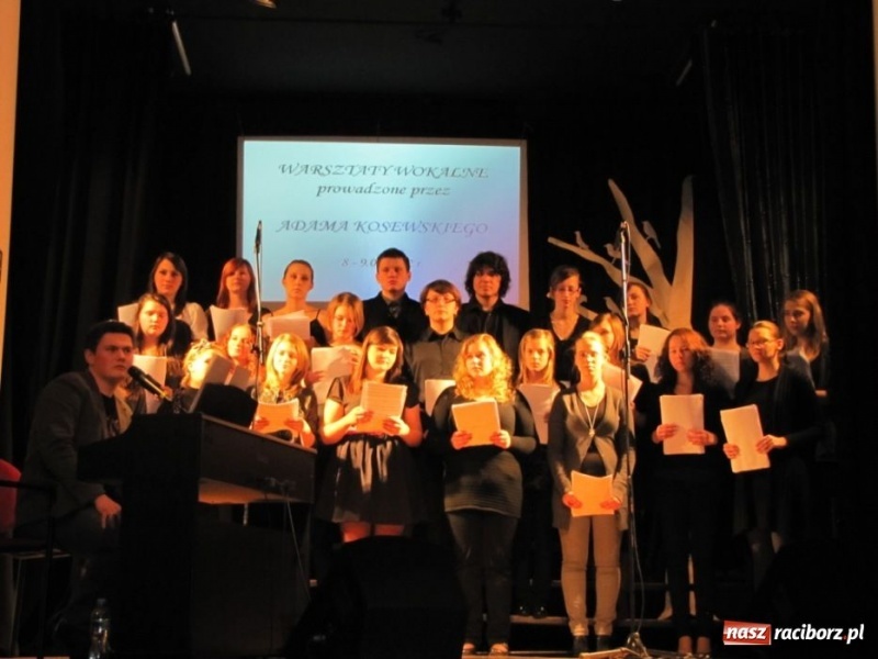 Zdjęcie w galerii na portalu naszraciborz.pl: Wielki finał wokalny w MDK wiadomości z regionu