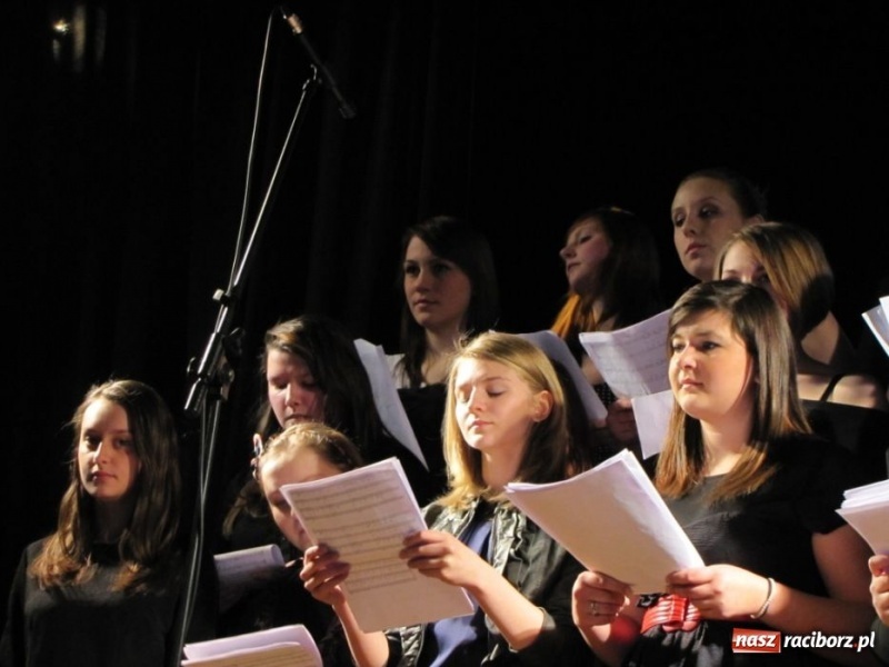 Zdjęcie w galerii na portalu naszraciborz.pl: Wielki finał wokalny w MDK wiadomości z regionu