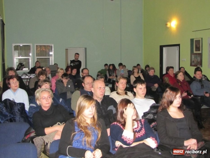 Zdjęcie w galerii na portalu naszraciborz.pl: Wielki finał wokalny w MDK wiadomości z regionu