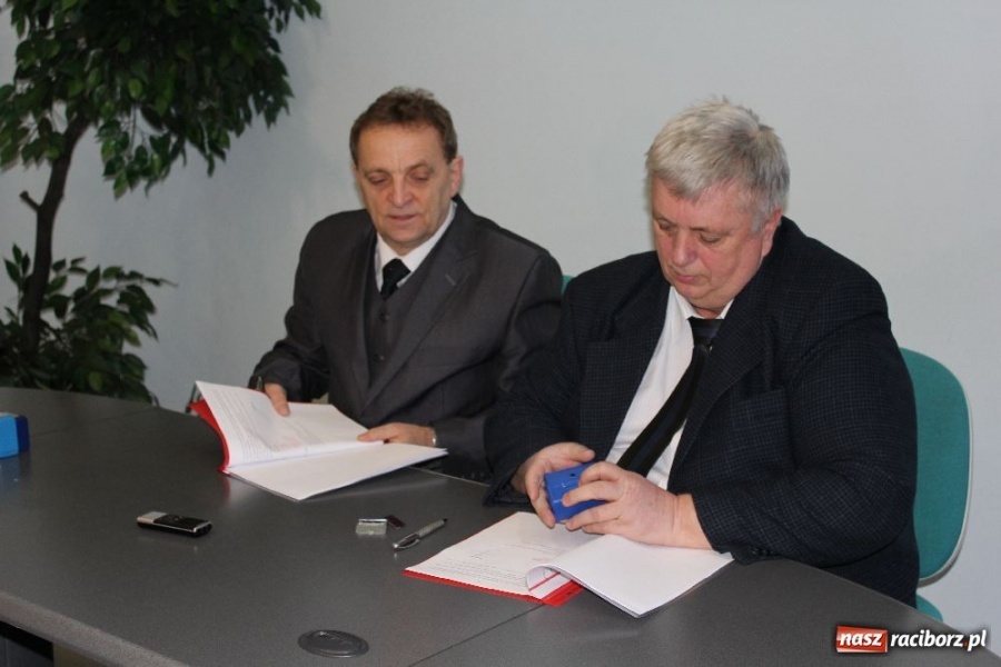 Zdjęcie w galerii na portalu naszraciborz.pl: Umowa z Borbudem podpisana wiadomości z regionu