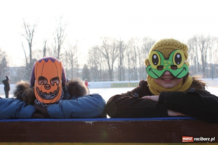 Zdjęcie w galerii na portalu naszraciborz.pl: Karnawał na lodzie wiadomości z regionu