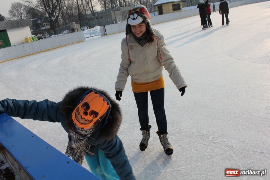Zdjęcie w galerii na portalu naszraciborz.pl: Karnawał na lodzie wiadomości z regionu