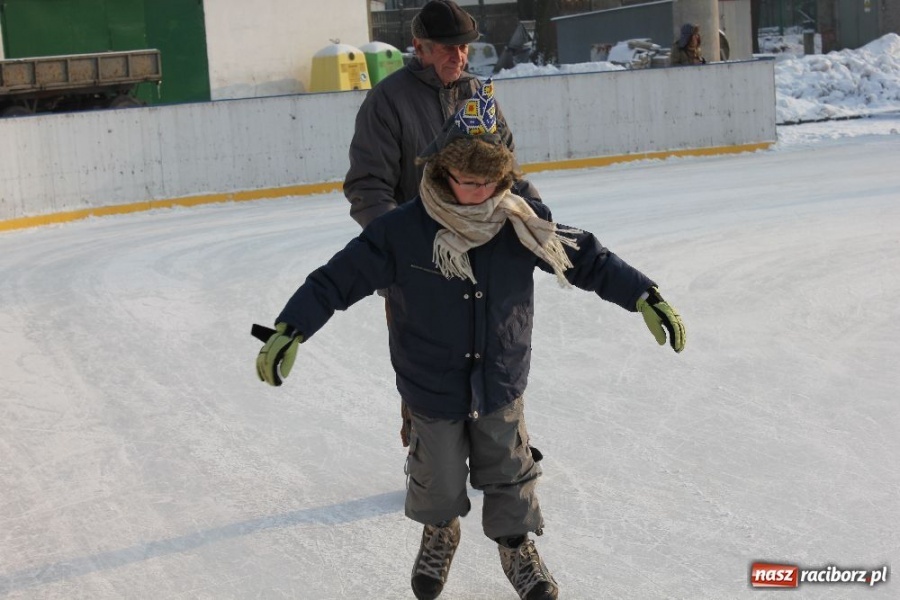 Zdjęcie w galerii na portalu naszraciborz.pl: Karnawał na lodzie wiadomości z regionu