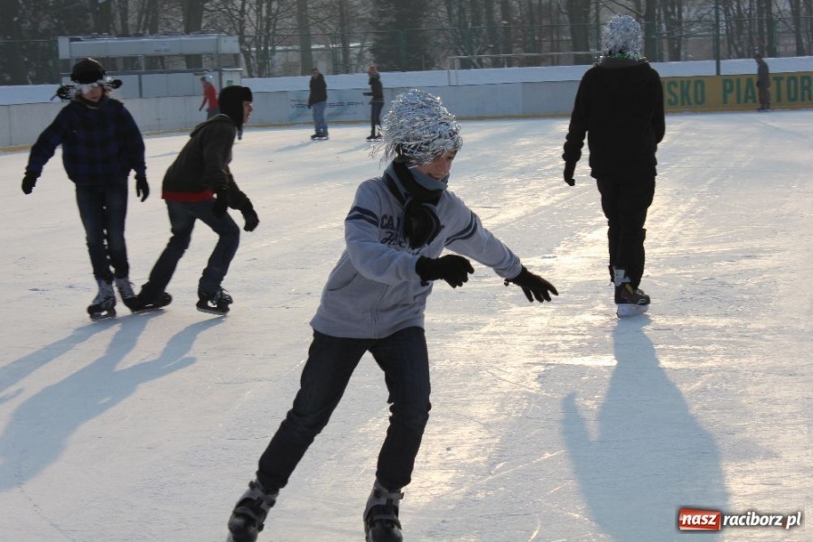 Zdjęcie w galerii na portalu naszraciborz.pl: Karnawał na lodzie wiadomości z regionu