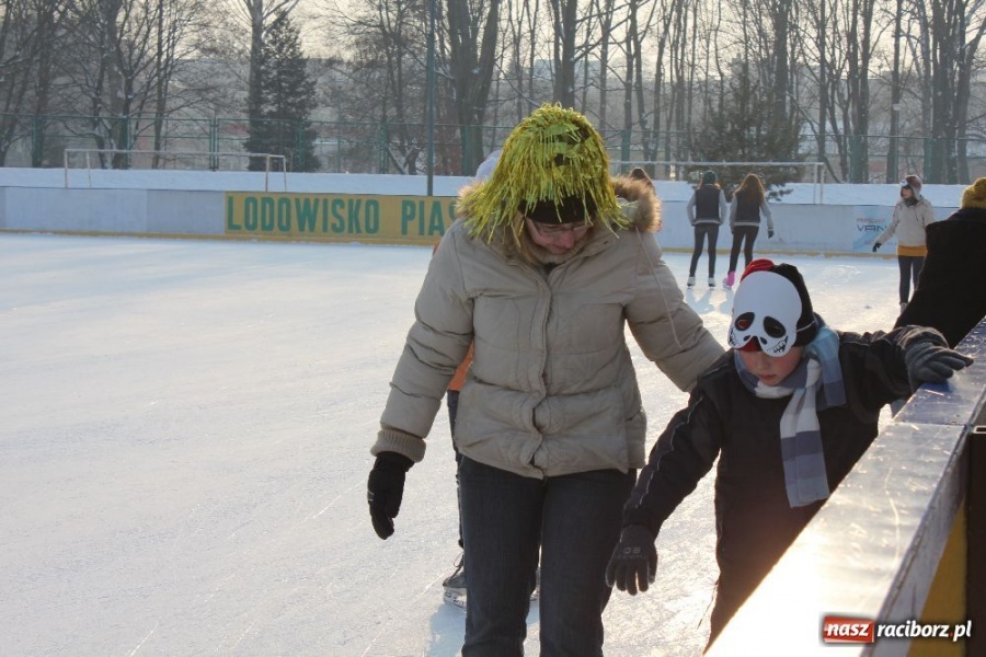 Zdjęcie w galerii na portalu naszraciborz.pl: Karnawał na lodzie wiadomości z regionu
