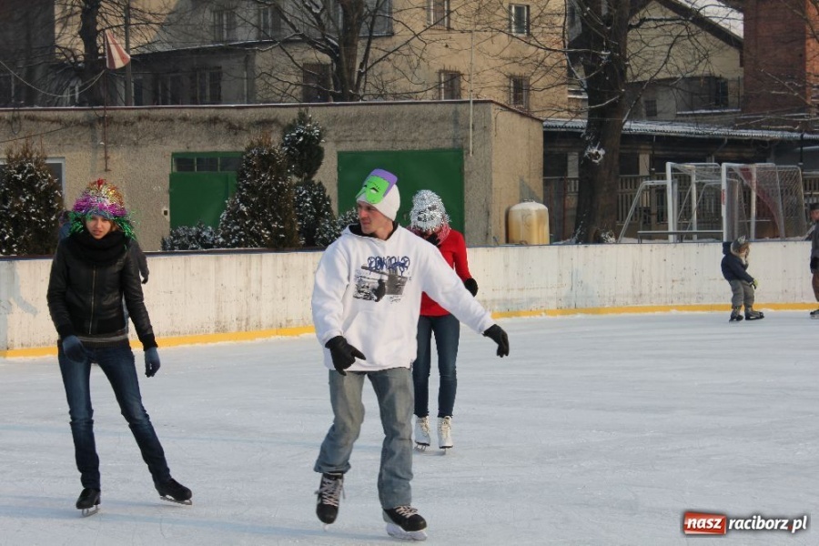 Zdjęcie w galerii na portalu naszraciborz.pl: Karnawał na lodzie wiadomości z regionu