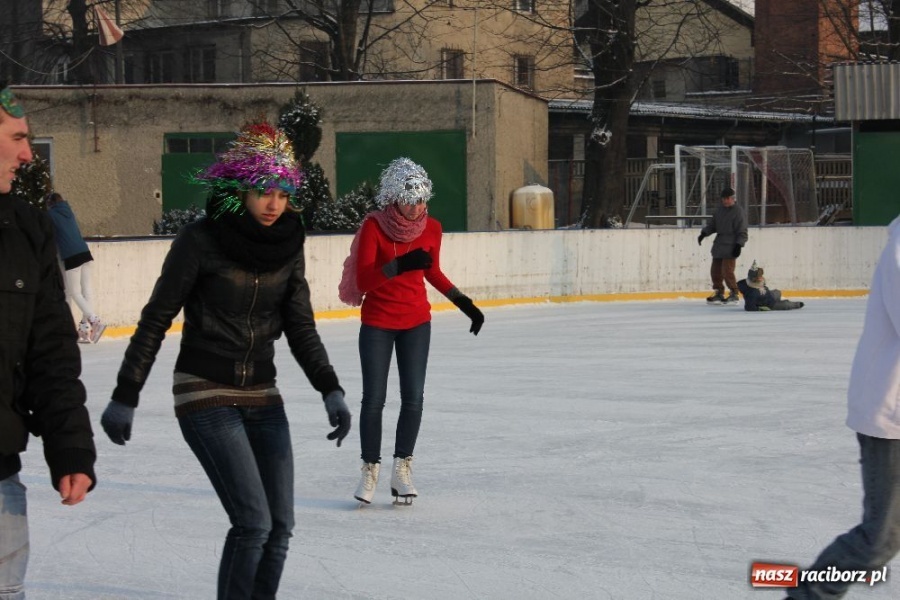 Zdjęcie w galerii na portalu naszraciborz.pl: Karnawał na lodzie wiadomości z regionu