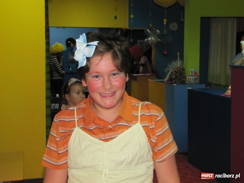 Zdjęcie w galerii na portalu naszraciborz.pl: Kolorowy bal przebierańców na finał ferii wiadomości z regionu